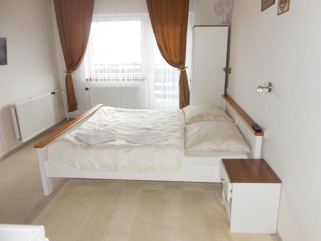 מלון פודבראדי White Rabbit Hall חדר תמונה
